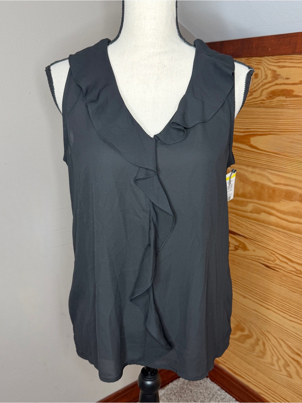 Vince Camuto Ruffle Neck Sleeveless Georgette Blouse Rich Black Small S NWT - Picture 2 of 9